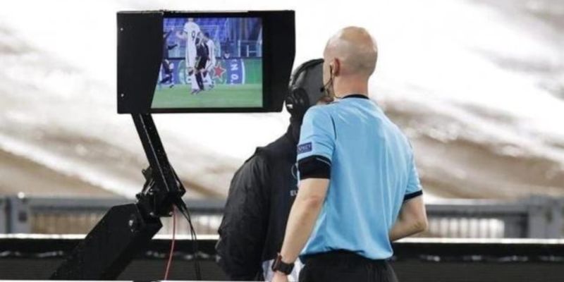 VAR là gì Tương lai của VAR và cá cược tại Iwin